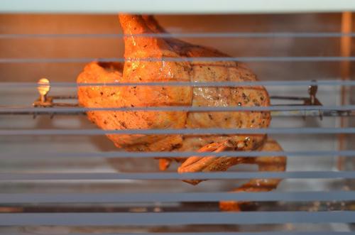 kuhamo piščanca na žaru v pečici