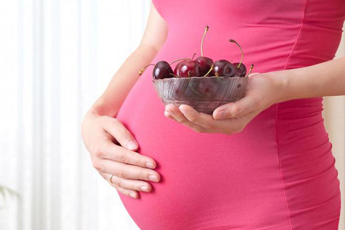 přínos a poškození sladké třešně pro ženy
