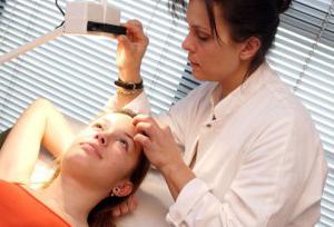 l'acne sul mento nelle donne causa il trattamento
