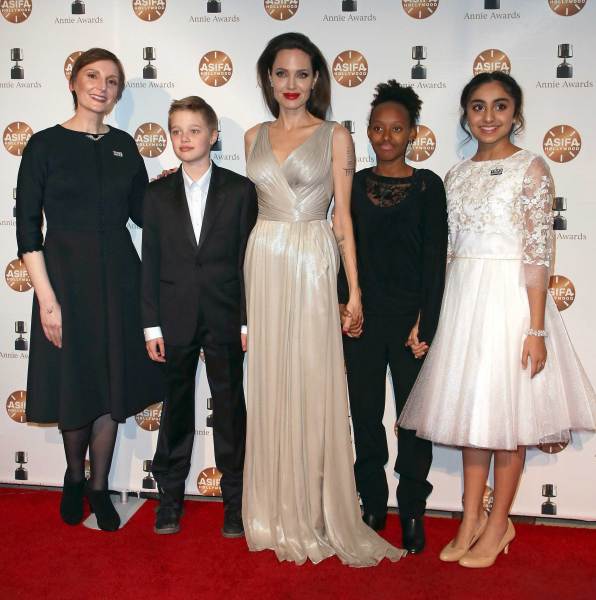 Angelina Jolie con le figlie Shilo e Zahara