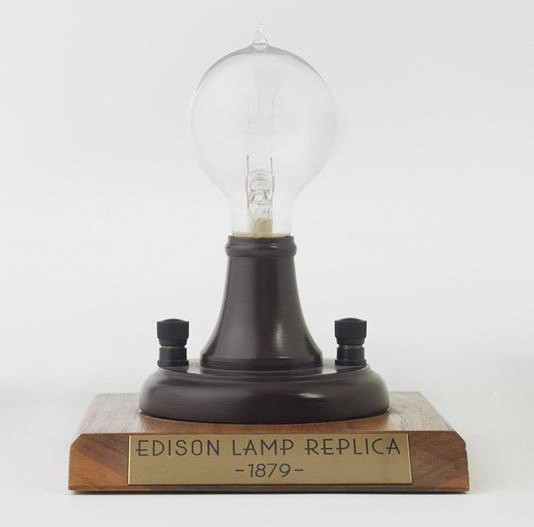 invenzione della lampada a incandescenza