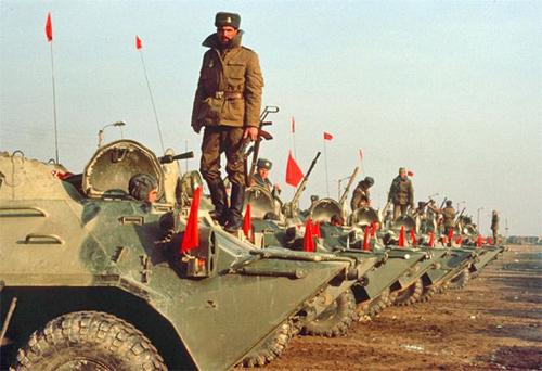 Przyczyny wprowadzenia wojsk sowieckich w Afganistanie stały się niewystarczające do zwycięskiej wojny. (na zdjęciu jednostek radzieckich)