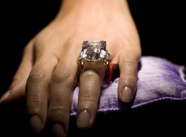 prstan z največjim diamantom na svetu