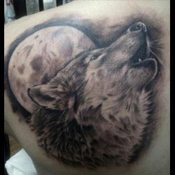 significato del tatuaggio del lupo che ulula