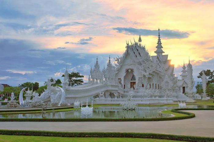 Tempio di van rong khun in Tailandia