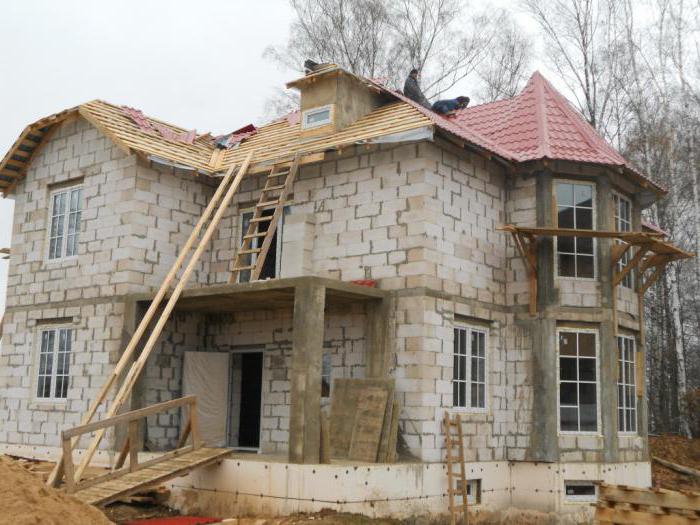 progetto della casa 8 su 8 di blocchi di cemento espanso con balcone