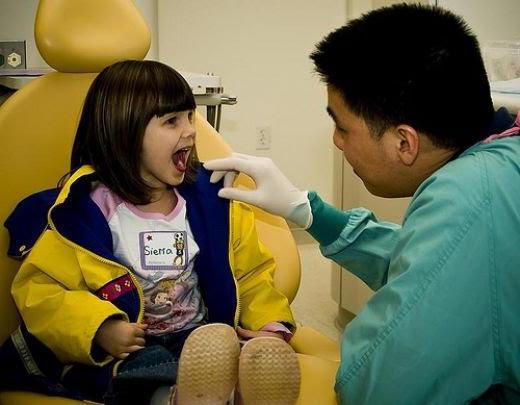 nepříjemný zápach z úst dítěte