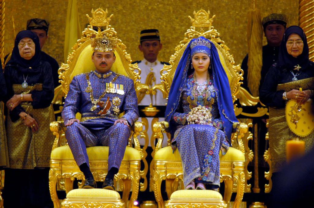 Султан Брунеј на трону