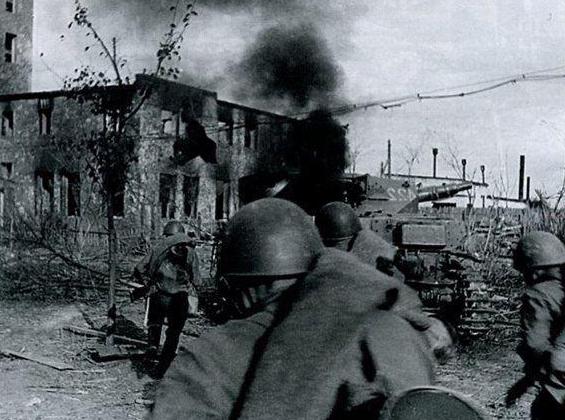 Nekrasov nelle trincee del sommario di Stalingrado