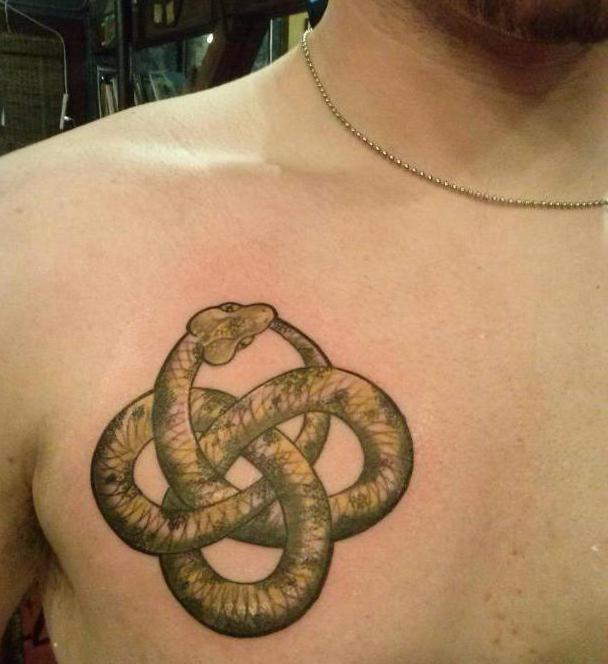 Snake tetování pěšky