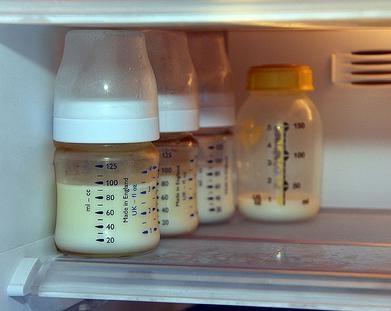 jak ukládat mateřské mléko