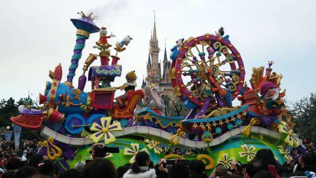 Tokyo Disneyland v morju