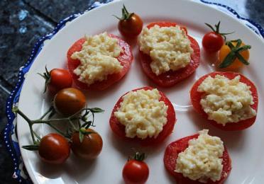 pomidory z czosnkiem na zimę