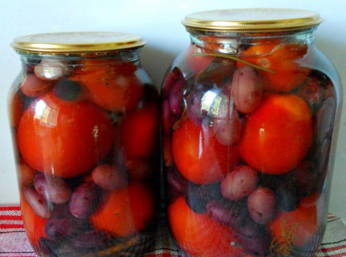 pomodori con uva per l'inverno