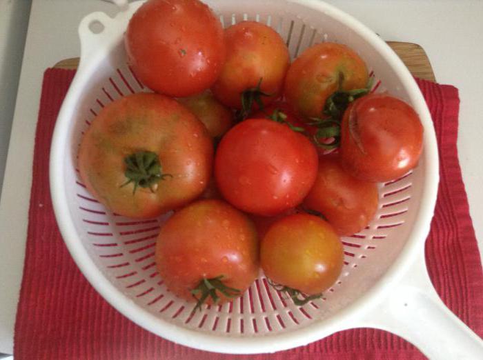консервирани домати и грозде
