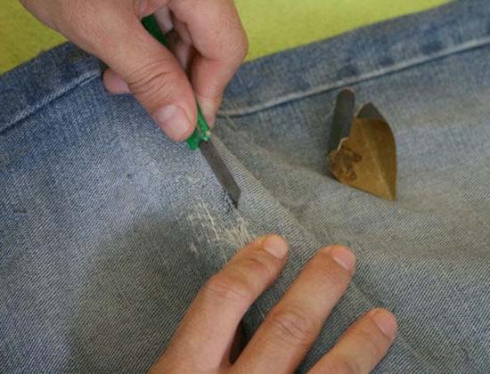 jak dělat džíny roztrhané