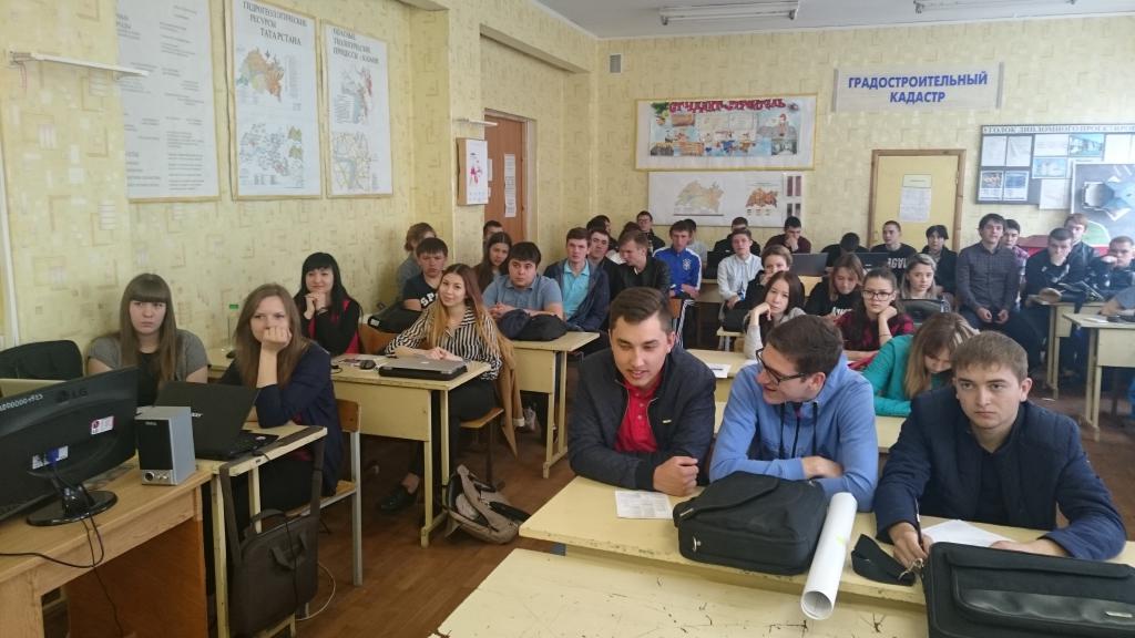 Студенти от Казанската строителна колегия