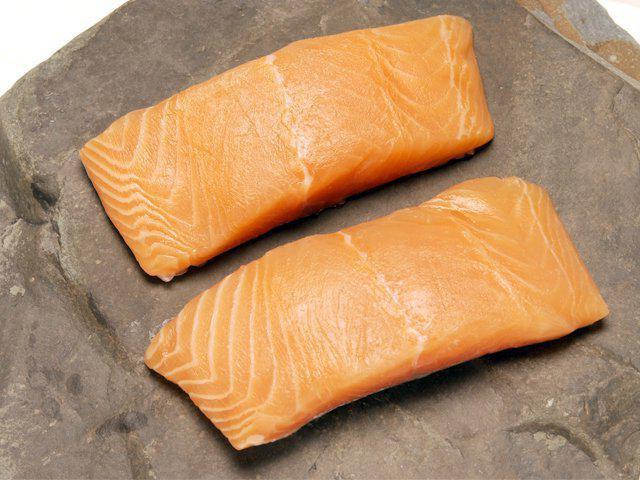 quale pesce è meglio il salmone o la trota