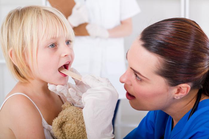sughero nel bambino sulle tonsille
