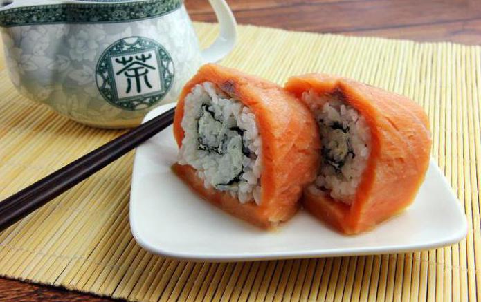 sushi con pesce