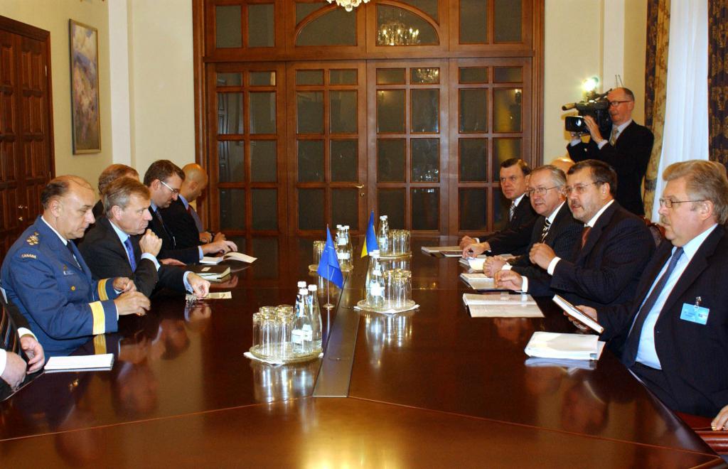 Gritsenko in un incontro con la NATO