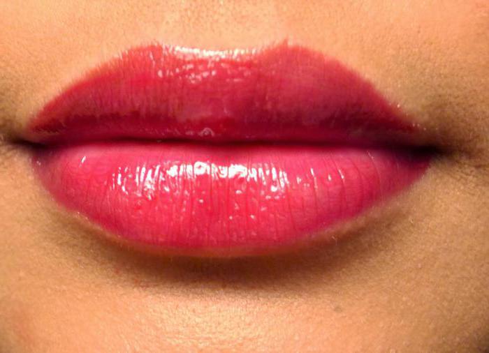 Ultra Ayd Gloss za ustnice Avon Strawberry Lights