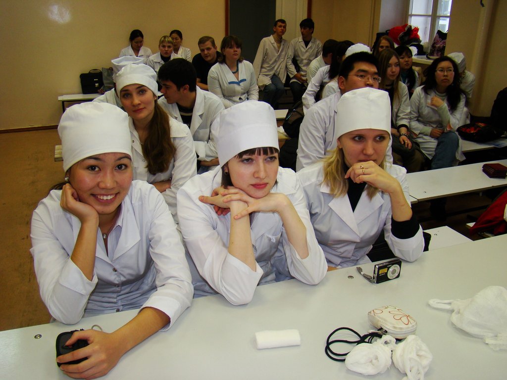 Студенти по медицина