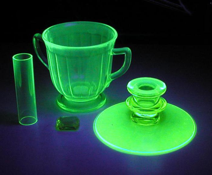 bicchiere di vetro di uranio