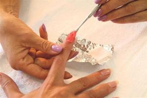 come rimuovere il gel polish a casa