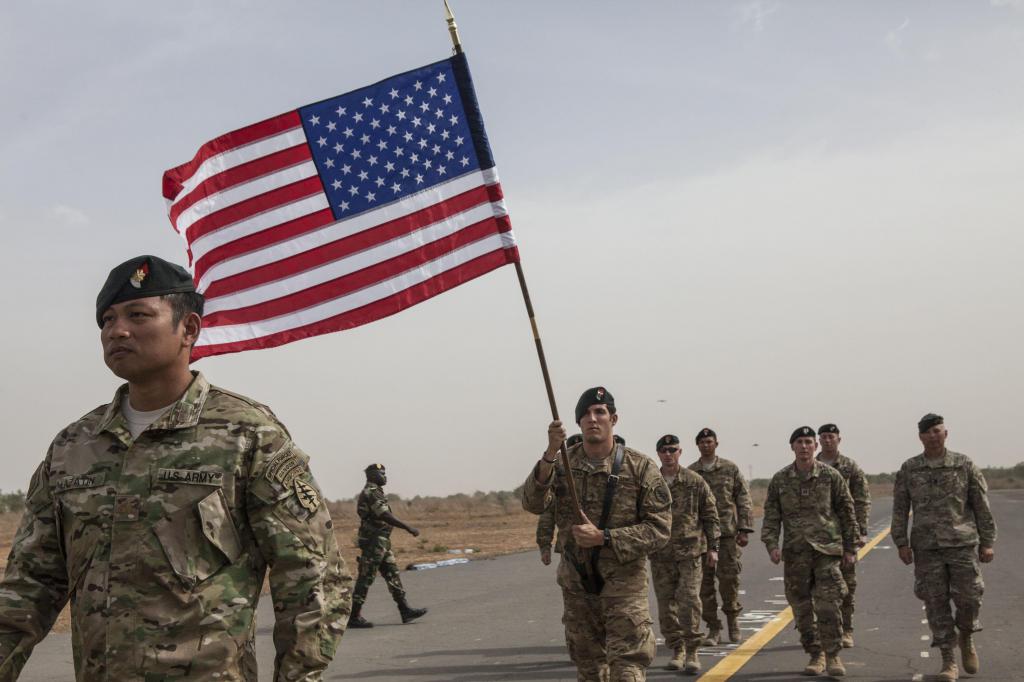 Američki vojnici marširaju