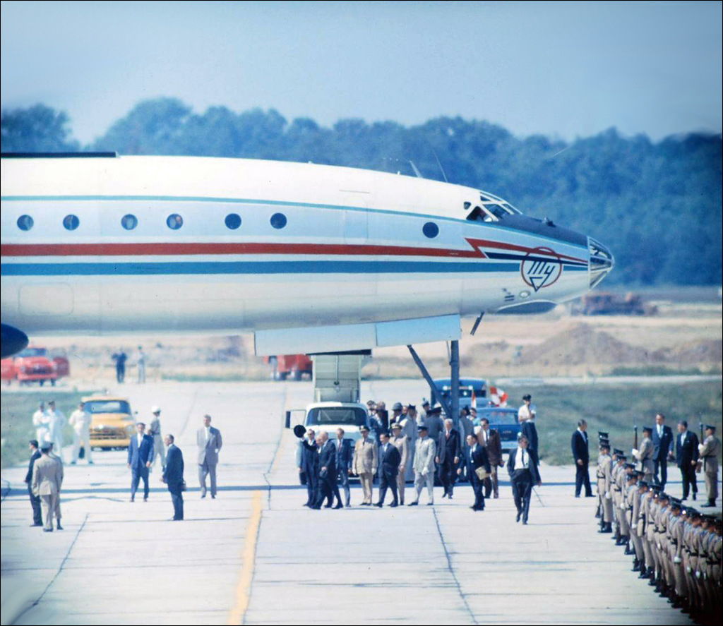 IL-114 è il più grande aereo passeggeri