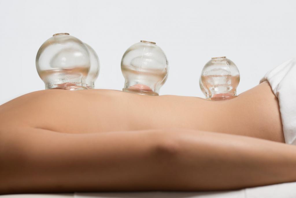вакуум масаж със стъклени буркани