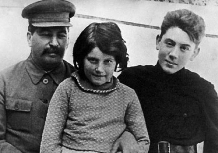 Vasily Stalin biografija osobnog života djece