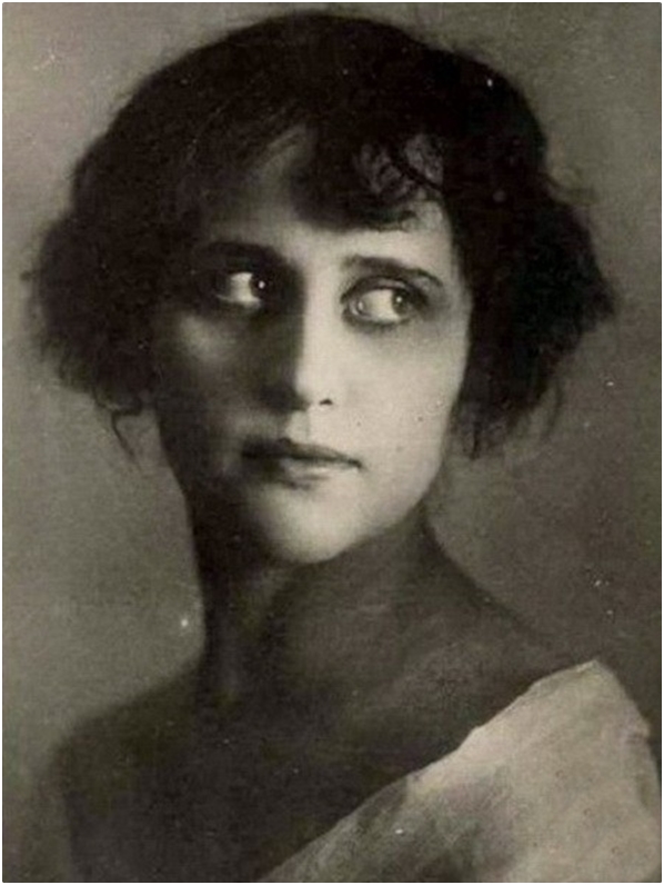 Вера Студ в началото на кариерата си