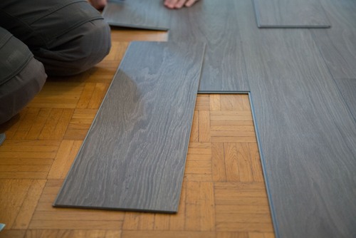 vinylové podlahy se zámkovým spojením
