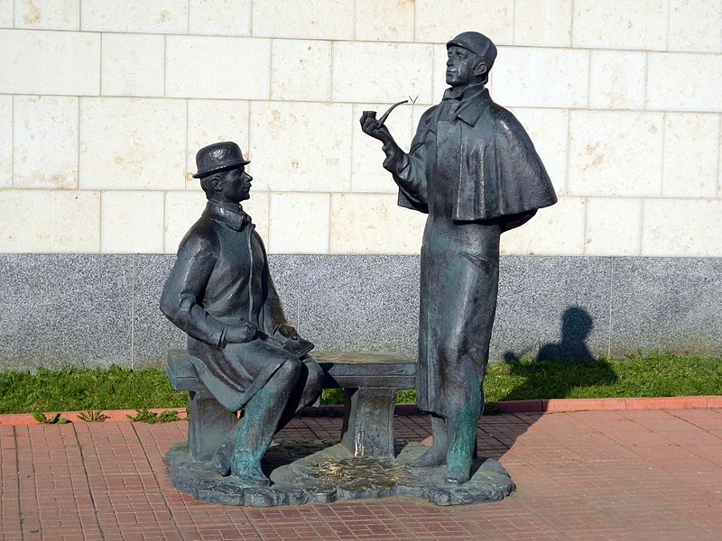 monumento a Sherlock Holmes e dottor Watson