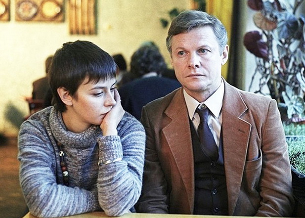 Vitaly Solomin nel film "Winter Cherry"