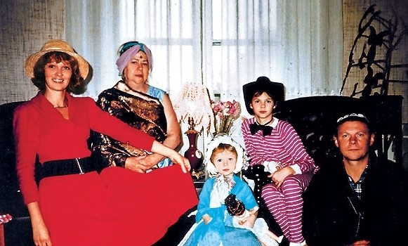 Solomin se svou ženou a dcerami