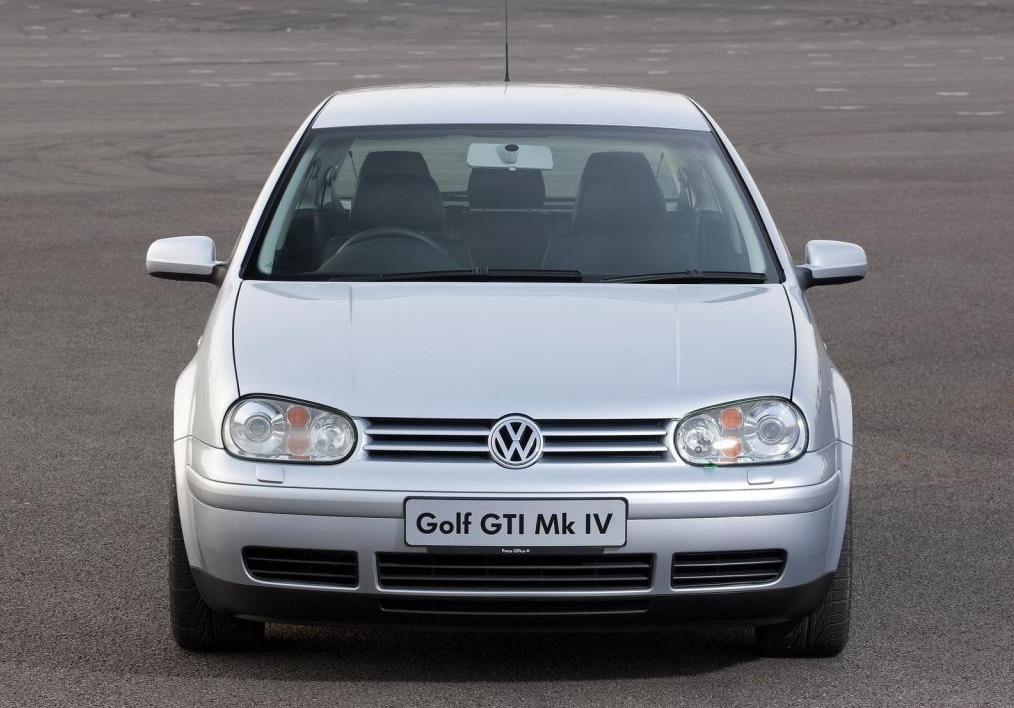Изглед отпред на Volkswagen Golf 4