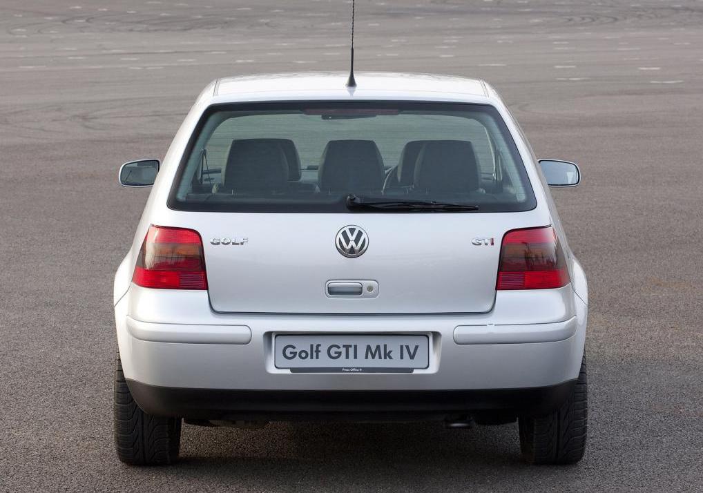 Volkswagen Golf 4 vista posteriore