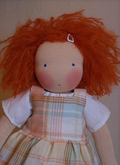 Валдорфската кукла прави модели сами