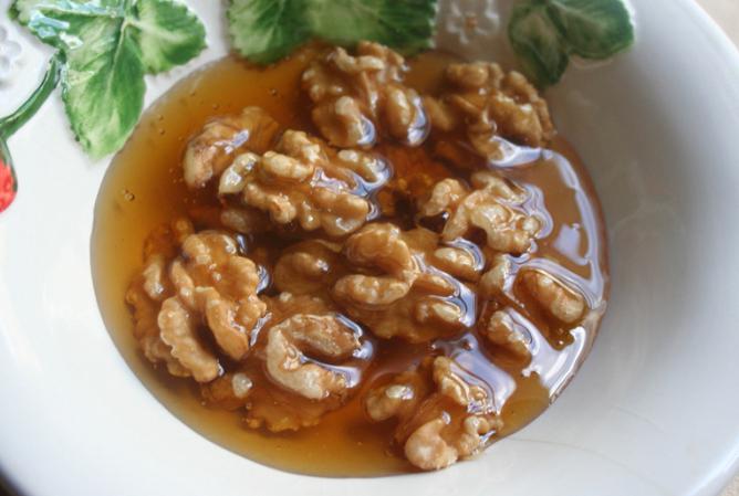 vlašské ořechy s přehledem medu