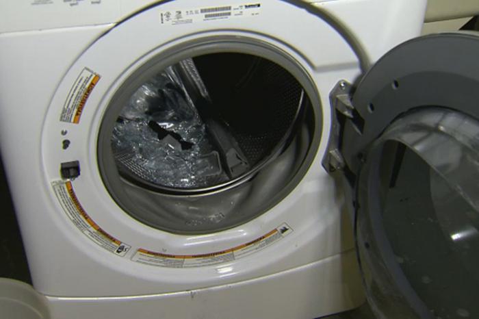 машина за прање рубља одмах испушта воду