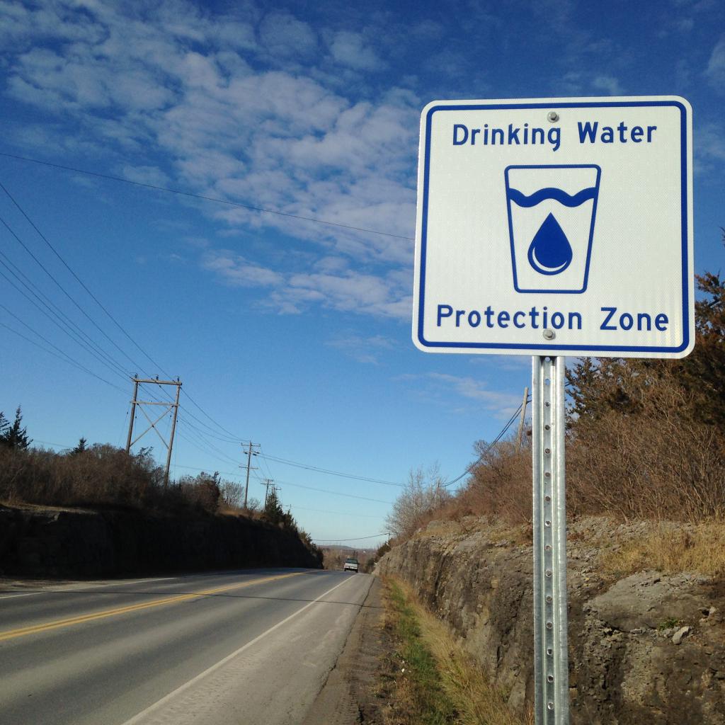Na západě jsou zóny s pitnou vodou.