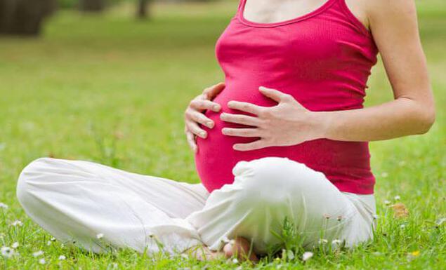 vodnatý výtok ze žen během těhotenství