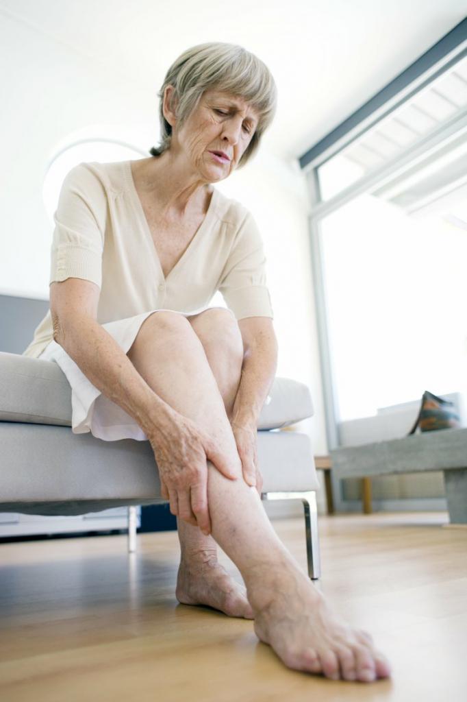 слабост ногу узрокује код старијих особа
