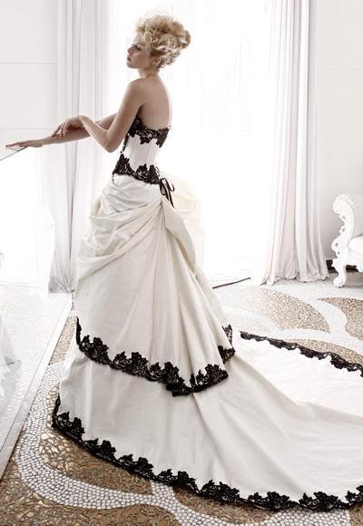 černé a bílé svatební šaty