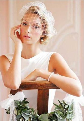 сватбена прическа за средна коса със снимка на завесата