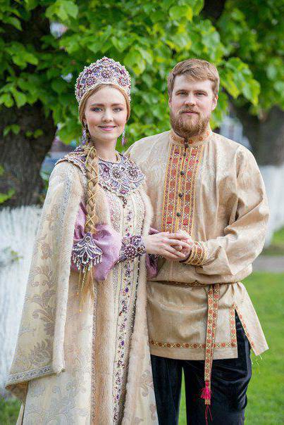 Svatební šaty v ruském lidovém stylu