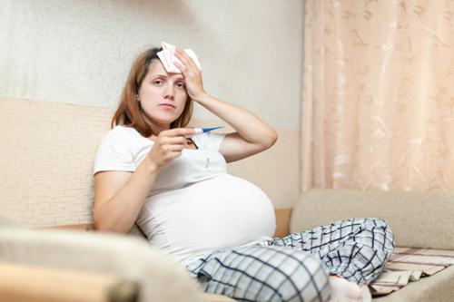 kako premagati temperaturo med nosečnostjo